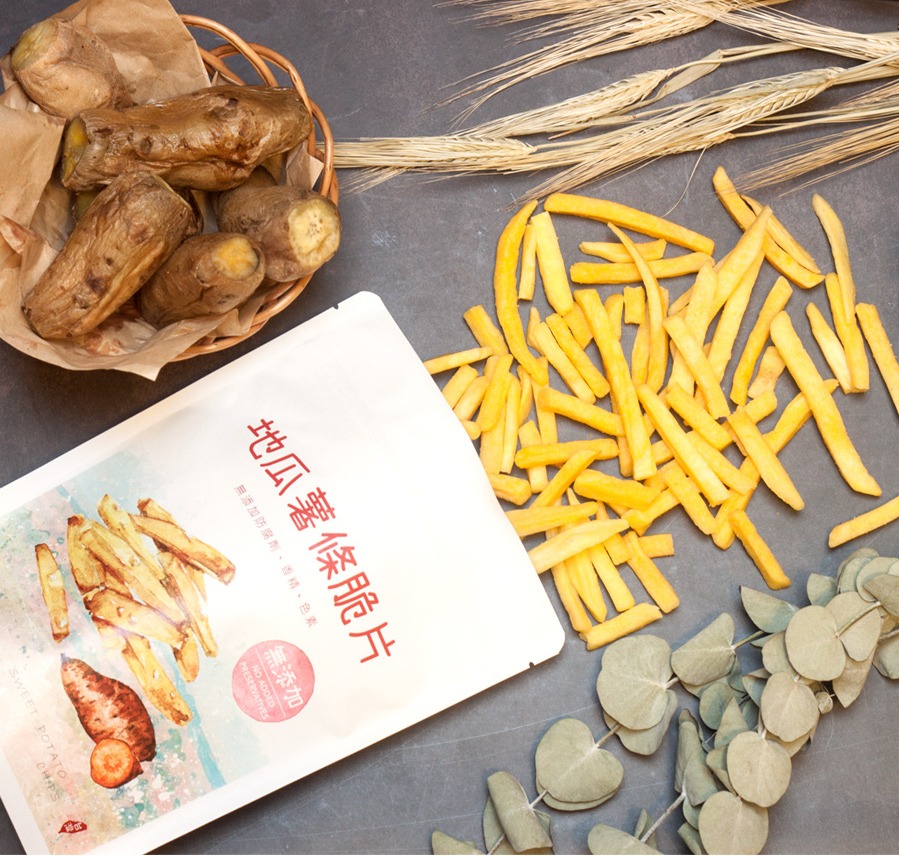 地瓜薯條脆片將地瓜變成好吃的零食,無添加色素、人工防腐劑,適合在悠閒的下午搭配一場好電影食用。